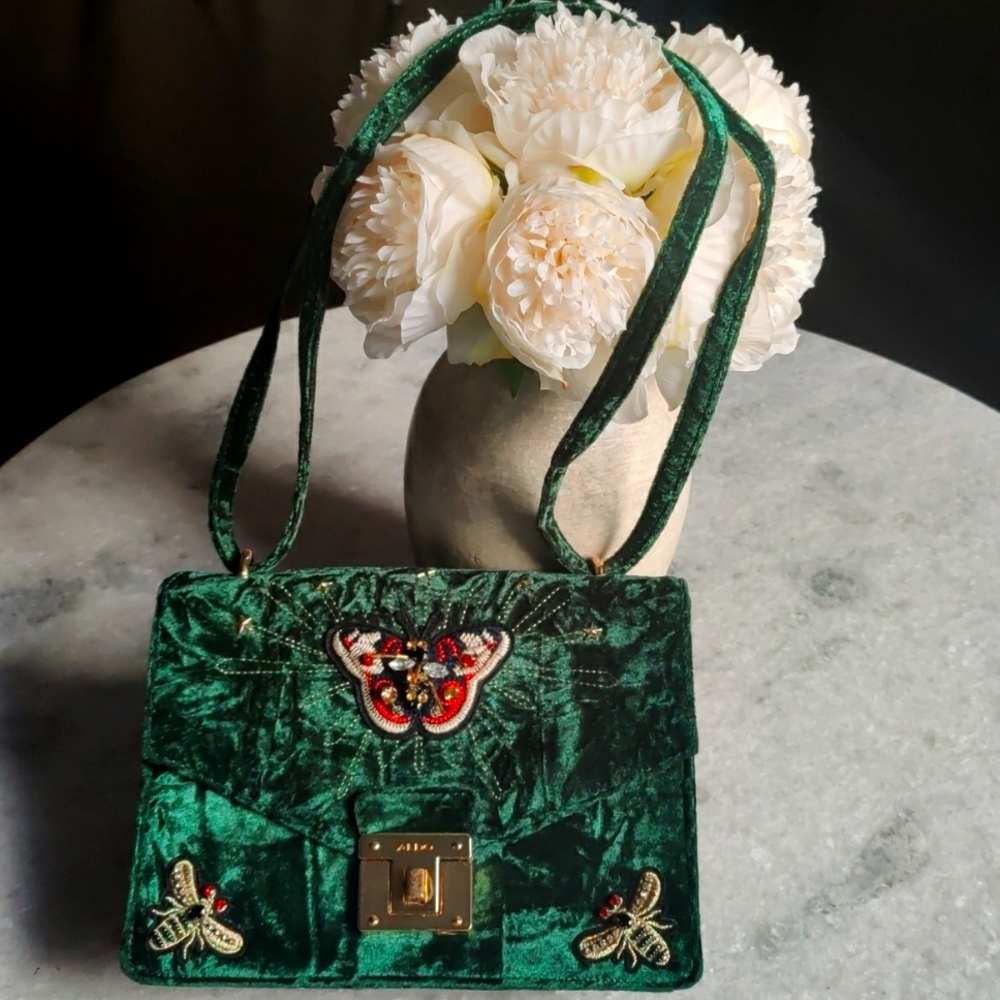 Aldo green velvet hand/ shoulder bag, adjustable strap.